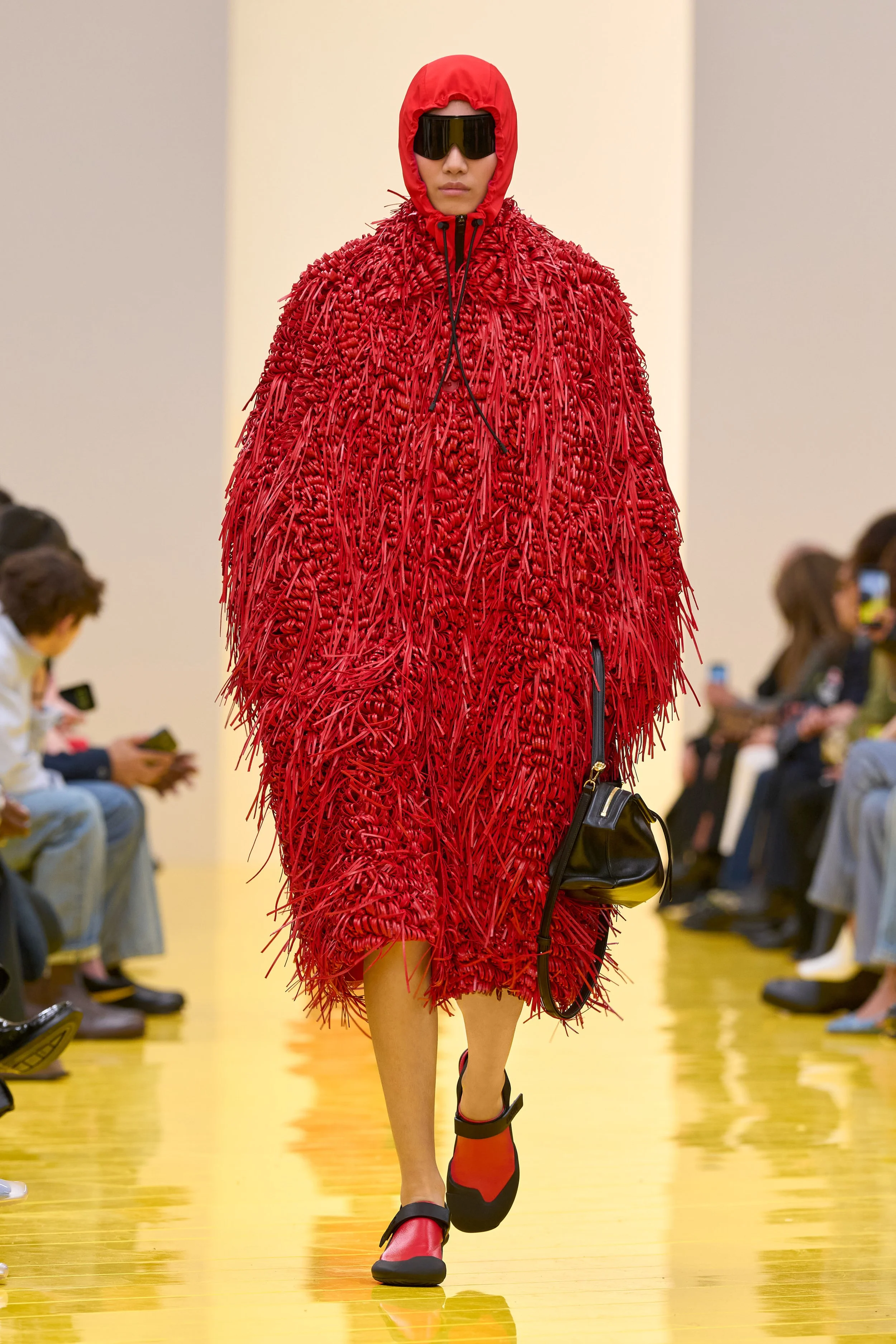 LOEWE FW26 - SHOW REPORT - BTB DIGITAL —
